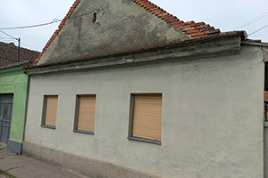 Višesobna kuća od 146 kvm na placu od 432 kvm sa nezavršena dva stana na dve etaže u dvorištu...