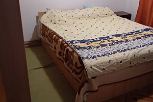 Prizemna kuća sa potkrovljem od 150 kvm u osnovi plus stara kuća do ulice, na placu od 504 kvm.