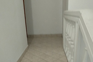 Prizemna kuća sa potkrovljem od 150 kvm u osnovi plus stara kuća do ulice, na placu od 504 kvm.