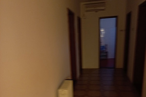 Kuća, IV zona, Kozluk. Zidana od čvrstog materijala, suteren, prizemlje i sprat...