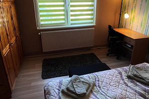 Kuća na Guduričkom putu površine 173 m2 na placu od 513 m2. Kuća ima dva potpuno odvojena stana od kojih je jedan lux apartman...