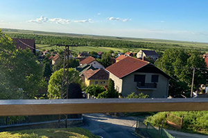 Kuća na Guduričkom putu površine 173 m2 na placu od 513 m2. Kuća ima dva potpuno odvojena stana od kojih je jedan lux apartman...