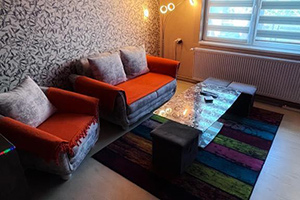 Kuća na Guduričkom putu površine 173 m2 na placu od 513 m2. Kuća ima dva potpuno odvojena stana od kojih je jedan lux apartman...