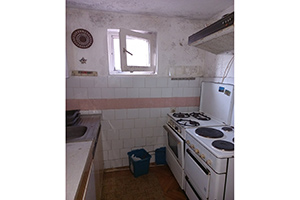 Kuća, IV zona, 71 kvm na placu od 315 kvm. Sastoji se od dve sobe, kuhinje, trpezarije, kupatila...