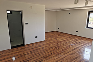 Kuća, IV zona, spratna, površine u osnovi 99kvm sa dve terase, tremom  i bazenom...
