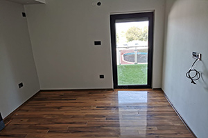Kuća, IV zona, spratna, površine u osnovi 99kvm sa dve terase, tremom  i bazenom...
