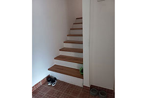 Spratna kuća od 148kvm na Margitskom naselju (Staklenik), na placu od 341 kvm.