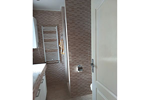 Spratna kuća od 148kvm na Margitskom naselju (Staklenik), na placu od 341 kvm.