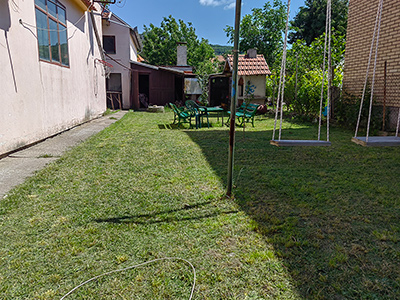 Spratna kuća, III zona, u osnovi 72 m2, na placu od 190m2…