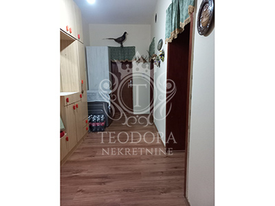 Kuća, IV zona, podnožje brega u površini od 103m2 plus suteren, na placu od 333m2...
