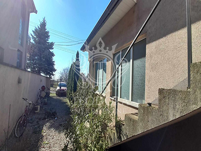Poslovno stambeni objekat, Margitsko naselje. Stambeni deo je 103m2, poslovni prostor 190m2...