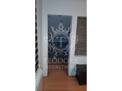 Poslovno stambeni objekat, Margitsko naselje. Stambeni deo je 103m2, poslovni prostor 190m2...