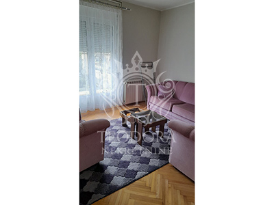 Poslovno stambeni objekat, Margitsko naselje. Stambeni deo je 103m2, poslovni prostor 190m2...