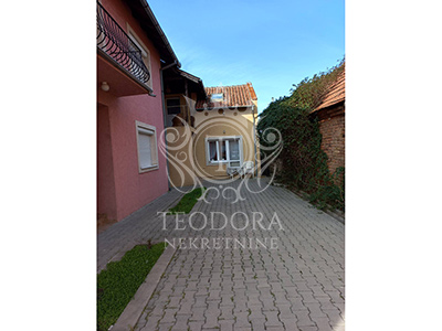 Kuća, IV zona, prizemlje, sprat i potkrovlje, površine u osnovi 98m2 na placu od 565m2. 