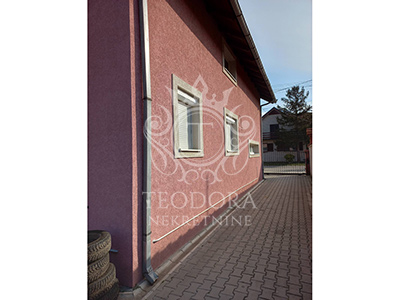 Kuća, IV zona, prizemlje, sprat i potkrovlje, površine u osnovi 98m2 na placu od 565m2. 