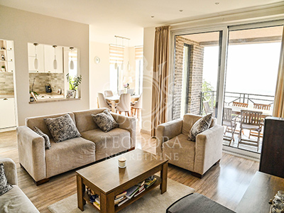 Na prodaju lux kuća površine 200m2 + 100m2 potkrovlje, smeštena na Vršačkom bregu...