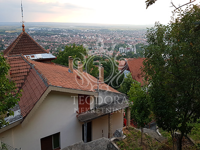 Na prodaju deo vile u površini od 127m2 na vršačkom bregu koja ima veliku istorijsku vrednost.