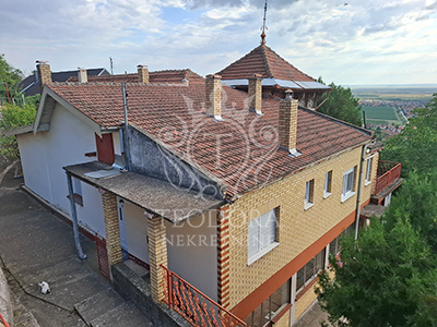 Na prodaju deo vile u površini od 127m2 na vršačkom bregu koja ima veliku istorijsku vrednost.