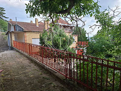 Na prodaju deo vile u površini od 127m2 na vršačkom bregu koja ima veliku istorijsku vrednost.