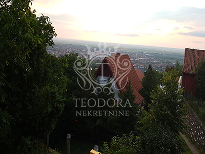 Na prodaju deo vile u površini od 127m2 na vršačkom bregu koja ima veliku istorijsku vrednost.