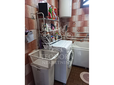 Kuća, III zona, površine 162m2, na placu od 565m2.