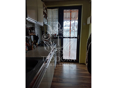 Kuća, III zona, površine 162m2, na placu od 565m2.