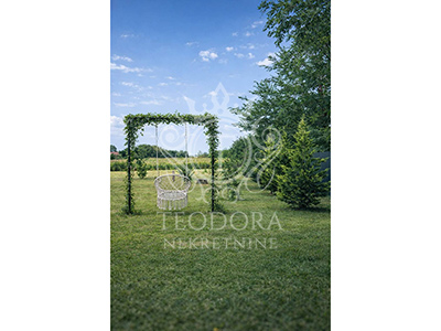 Dve kuće, Vladimirovac, 110m2 i 151m2, na placu od 3018m2.