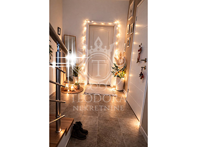 Dve kuće, Vladimirovac, 110m2 i 151m2, na placu od 3018m2.