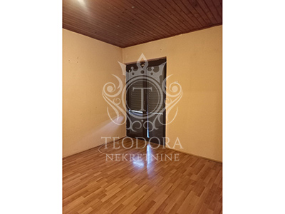 Kuća na tri nivoa, IV zona, blizina 