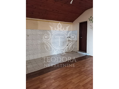 Kuća na tri nivoa, IV zona, blizina 