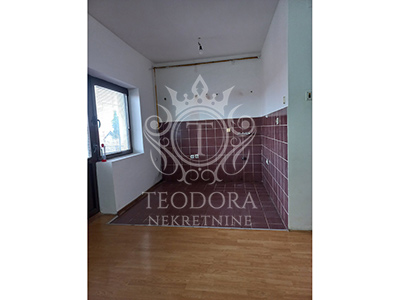 Kuća na tri nivoa, IV zona, blizina 