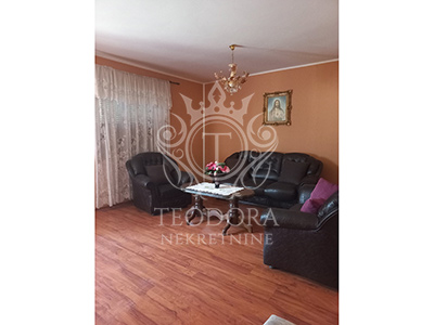 Spratna kuća, IV zona, blizina Helvecije, 191m2 na zemljistu od 511m2.