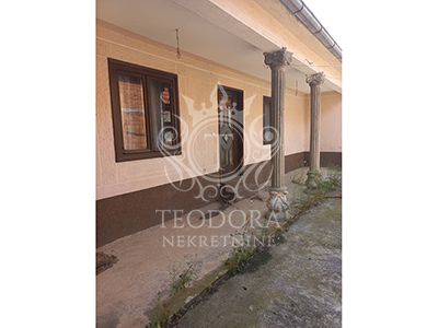 Spratna kuća, IV zona, blizina Helvecije, 191m2 na zemljistu od 511m2.