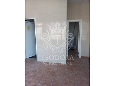 Poslovni prostor, II zona, 226m2, na dve etaže (prizemlje i podrum).