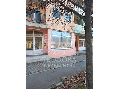 Poslovni prostor, II zona, 226m2, na dve etaže (prizemlje i podrum).