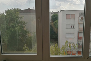 Stan u Plandištu, centar, dvosoban, 60 kvm, renoviran, dvostrano orijentisan, IV sprat. Cena 35.000 e.
