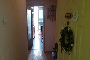 Stan u Plandištu, centar, dvosoban, 60 kvm, renoviran, dvostrano orijentisan, IV sprat. Cena 35.000 e.