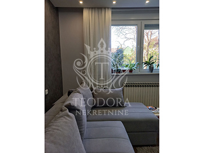Dvosoban stan, II zona, 50m2, sa boksom u podrumu, prizemlje.