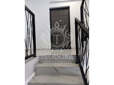 Dvosoban stan, 43m2, II zona, drugi sprat...
