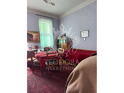 Dvosoban dvorišni stan, I zona, 53m2 na parceli zajedničke svojine od 665m2.